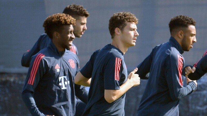 Die vier Franzosen beim FC Bayern: Kingsley Coman (li.), Lucas Hernández (2.v.li.), Benjamin Pavard (2.v.re.) und Corentin Tolisso (re.).