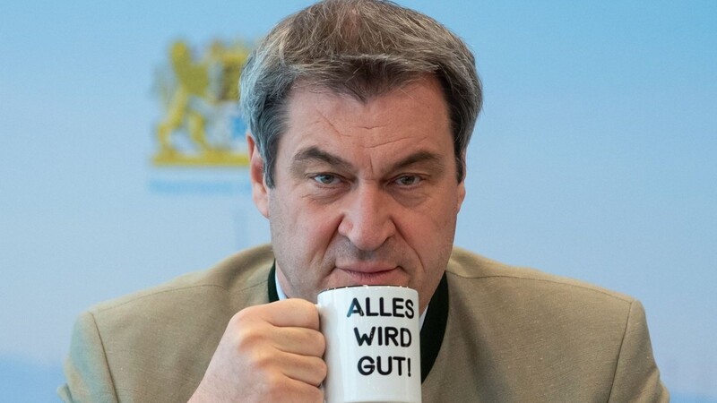 Alles wird gut! Das denkt zumindest der bayerische Ministerpräsident Markus Söder, glaubt man der Aufschrift auf seiner Tasse.