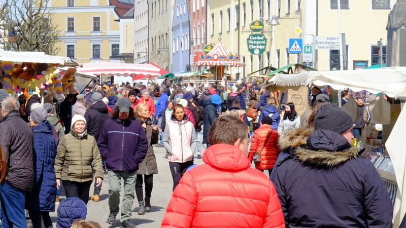 Über viele Besucher konnten sich Organisatoren und Standbetreiber beim Frühlingsmarkt am Sonntag freuen.