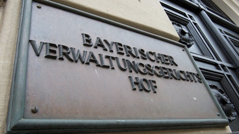 In zweiter Instanz verhandelt der Bayerische Verwaltungsgerichtshof München am 18. April über eine Klage des Landkreises Deggendorf gegen den Freistaat Bayern. Konkret geht es um die Kostenübernahme für den Einbau einer automatischen Eingangstür am Robert-Koch-Gymnasium in Deggendorf.