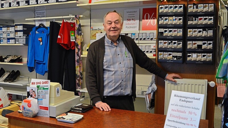 Am Dienstag hat Josef Zachmeier seinen Laden "Zachmeier Schuhe + Sport" zum letzten Mal aufgesperrt.