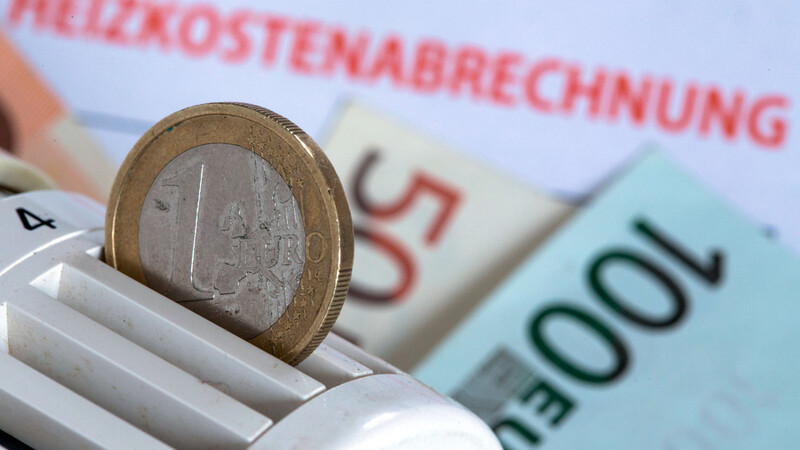 Der Deutsche Mieterbund rät, Rücklagen für die nächste Nebenkostenabrechnung zu bilden. Das Geld muss man aber erst einmal übrig haben.