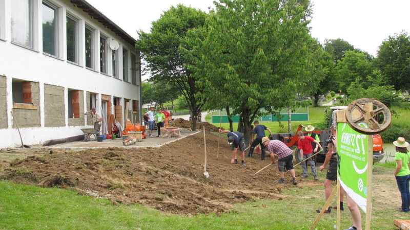 Wuselfaktor in Haibach: Die KLJB baute 2013 eine Terrasse am Jugendheim.