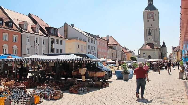 Der Stadtplatz war wieder mit vielen Marktständen und Besuchern gefüllt.