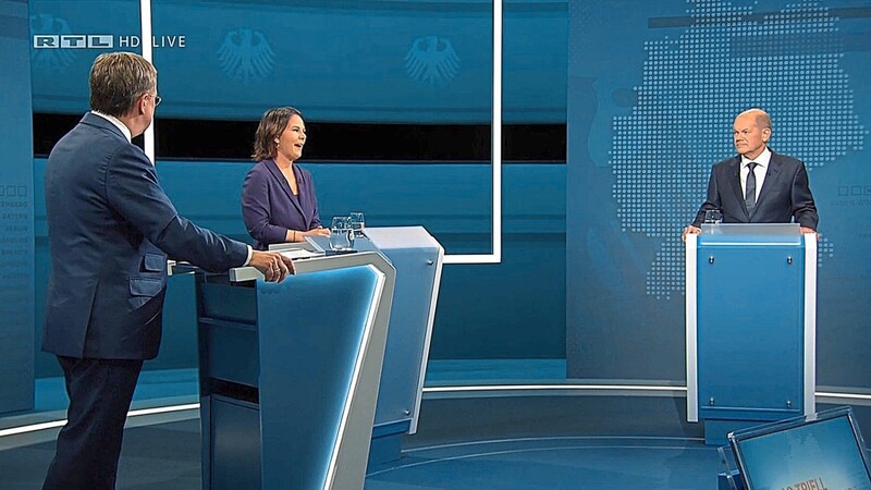 Die Kanzlerkandidaten Armin Laschet (l., CDU), Annalena Baerbock (Bündnis 90/Die Grünen) und Olaf Scholz (SPD) schonen sich beim ersten Wahl-Triell der deutschen TV-Geschichte nicht.