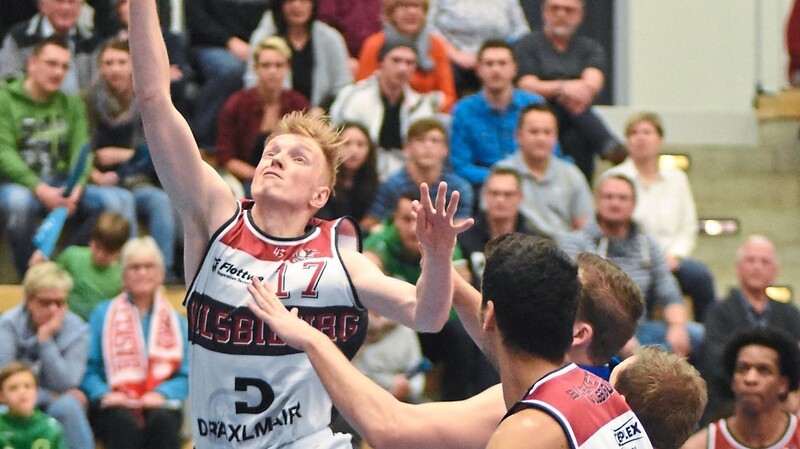 AUFSTEIGENDE FORMKURVE: Baskets-Center Lubos Novy (links) erzielte in Breitengüßbach 19 Punkte - auch seine Körpersprache und Einsatzbereitschaft machen Mut für die Zukunft.