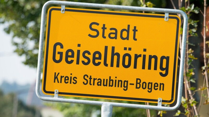 Das Ortschild der Stadt Geiselhöring.