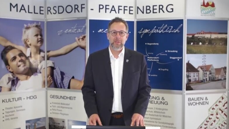 Bürgermeister Christian Dobmeier bei der "Bürgerversammlung online". Abrufbar ist der Film über die Homepage.