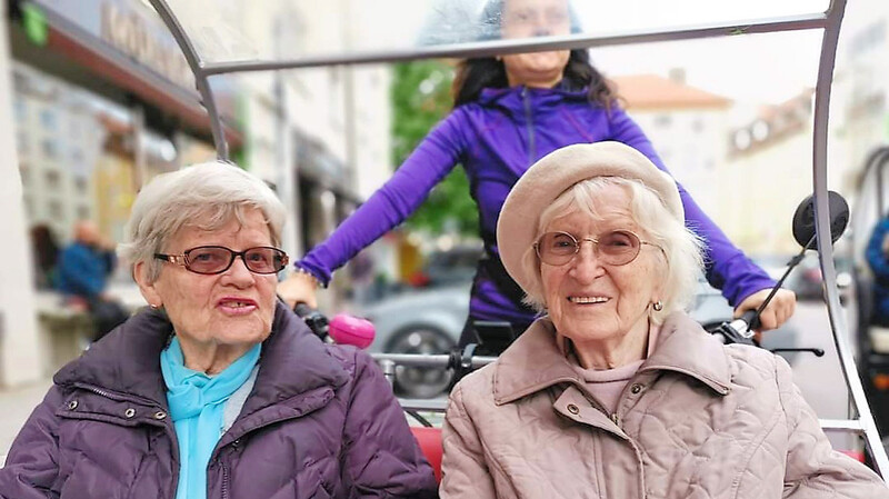 Ende Juni dürfen Senioren mit umgebauten Rikschas durch die Stadt fahren. Organisiert wird das ganze vom Verein "LebensAchsen".