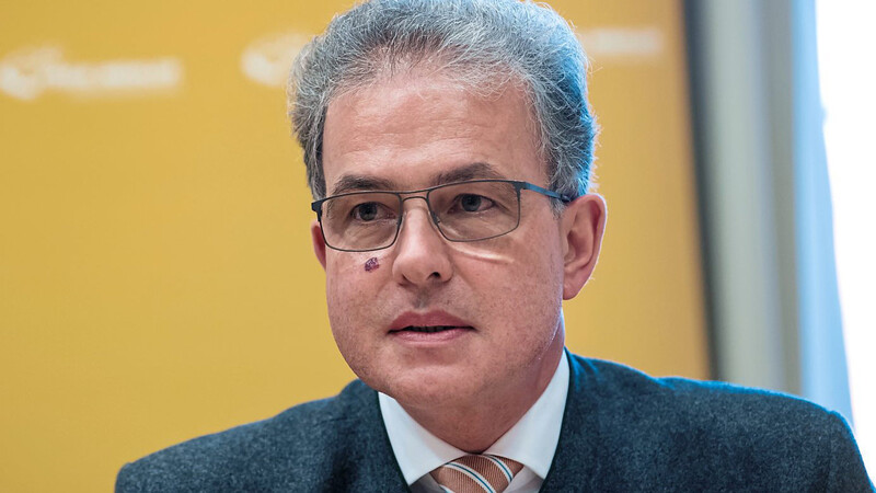 Florian Streibl, Fraktionschef der Freien Wähler im bayerischen Landtag, wehrt sich gegen die Kritik am Planungsstopp für drei Flutpolder.