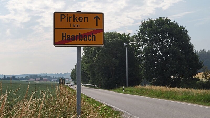 Jenseits von Haarbach kommt Pirken - erst danach beginnt der Radweg.