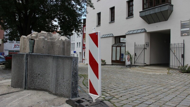 Einmal mehr wurde der Brunnen auf dem Kirchplatz vor St. Jakob Opfer eines Verkehrsunfalls.