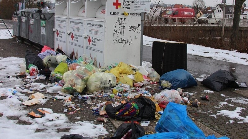 Tatort Bäckergasse: Die Stadt Regensburg verzeichnet immer mehr Fälle von illegalen Müllablagerungen.