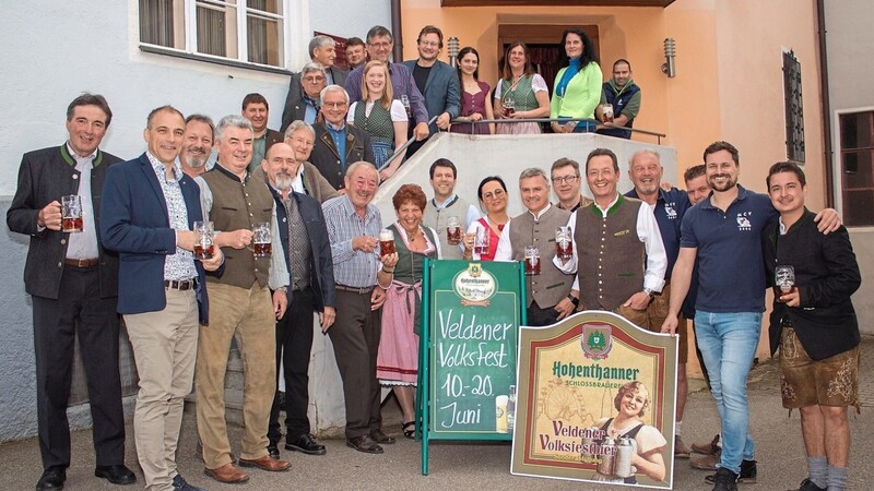 Einig war man sich bei der Bierprobe für das Veldener Volksfest 2022 nicht nur im Lob für das Festbier aus Hohenthann, sondern auch in der besonderen Vorfreude auf das Fest, das nach zweijähriger Zwangspause heuer wieder stattfinden kann.