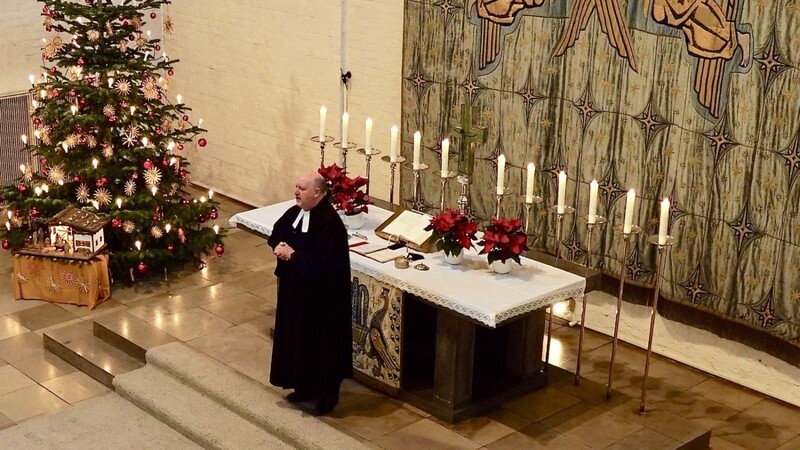 Pfarrer Dirk Hartleben hielt in der Christuskirche den Festgottesdienst am ersten Weihnachtsfeiertag.