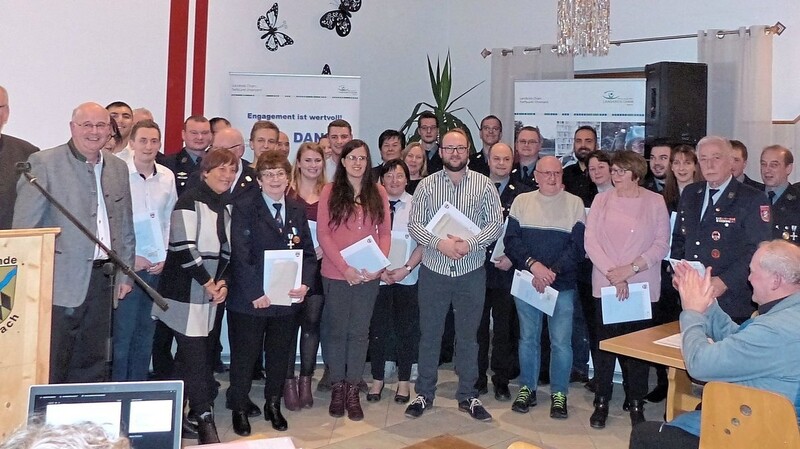 Über 60 Ehrenamtliche der Gemeinde Rettenbach erhielten eine Ehrenamtskarte.