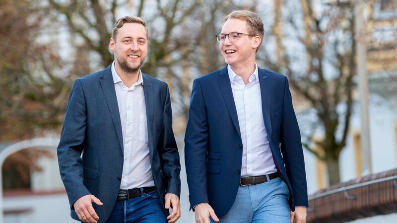 Der Moosburger FDP-Stadtrat Philipp Fincke und Kreisrat Tobias Weiskopf hoffen, dass nach der beabsichtigten Änderung der Gemeinde- und Landkreisordnung auf Landesebene schon bald digitale Stadtrats- und Kreistagssitzungen stattfinden können.