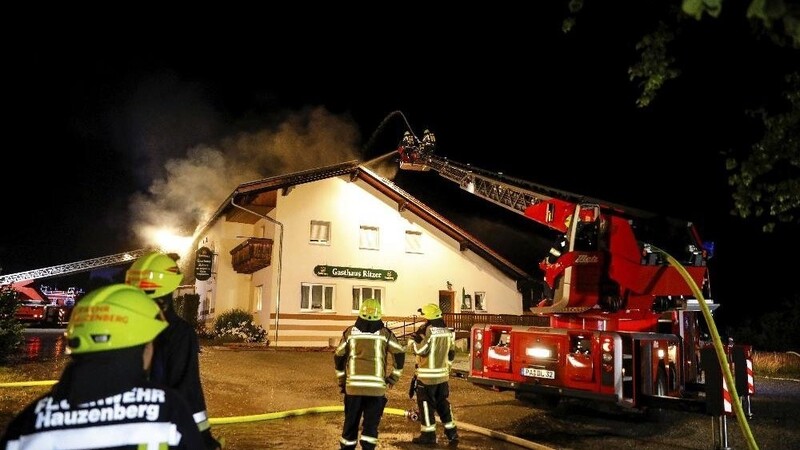 In Oberdiendorf bei Hauzenberg hat am Sonntagabend ein Gasthaus gebrannt.