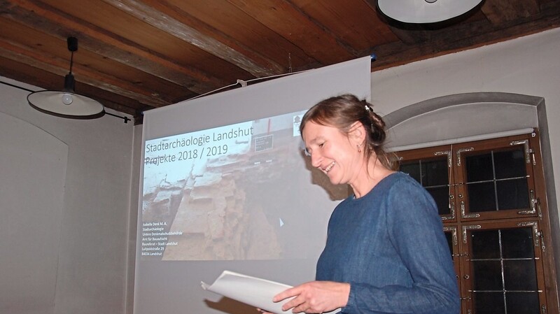 Archäologin Isabella Denk referierte über spannende Ergebnisse bei Grabungen im Stadtgebiet.