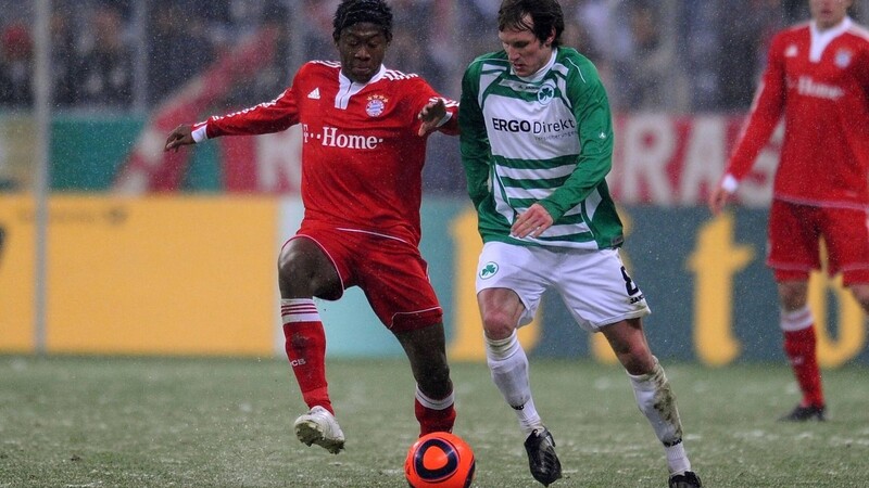 Am 10. Februar 2010 feierte David Alaba im DFB Pokal gegen Greuther Fürth sein Profidebüt für den FC Bayern.