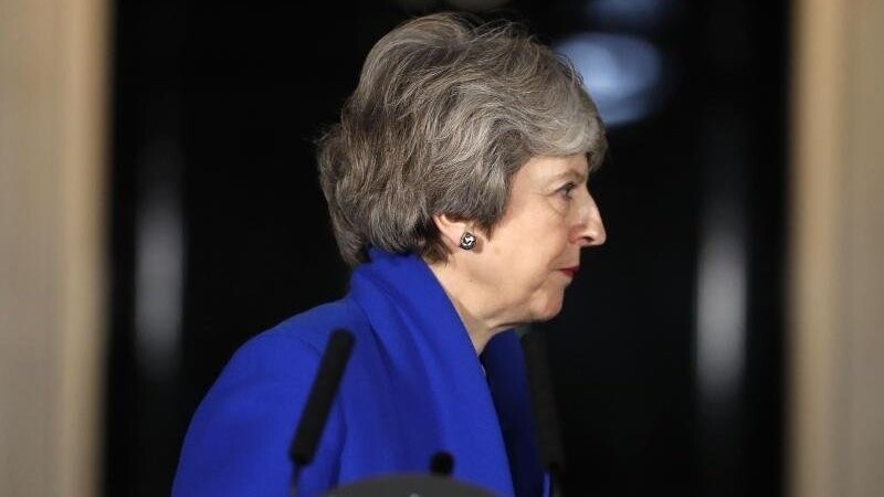 May hält es für ihre Pflicht, Großbritannien aus der EU zu führen. Das sagte die britische Premierministerin bei einer nächtlichen Ansprache vor dem Regierungssitz in London.