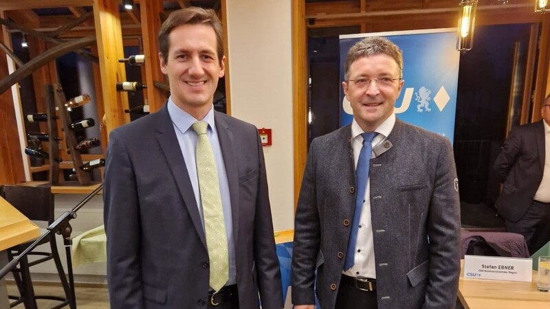 Bei der Landtagswahl 2023 kommt der CSU-Direktkandidat dieses Mal wieder aus dem Kreis Regen: Es ist der Viechtacher Dr. Stefan Ebner (l.). Er setzte sich gegen den amtierenden MdL Max Gibis (r.) durch.