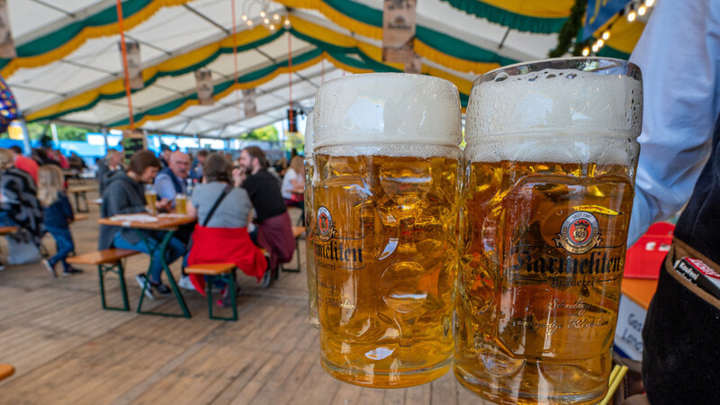 Nach langer Pause sind in Bayern Volksfeste und Clubbesuche wieder möglich.