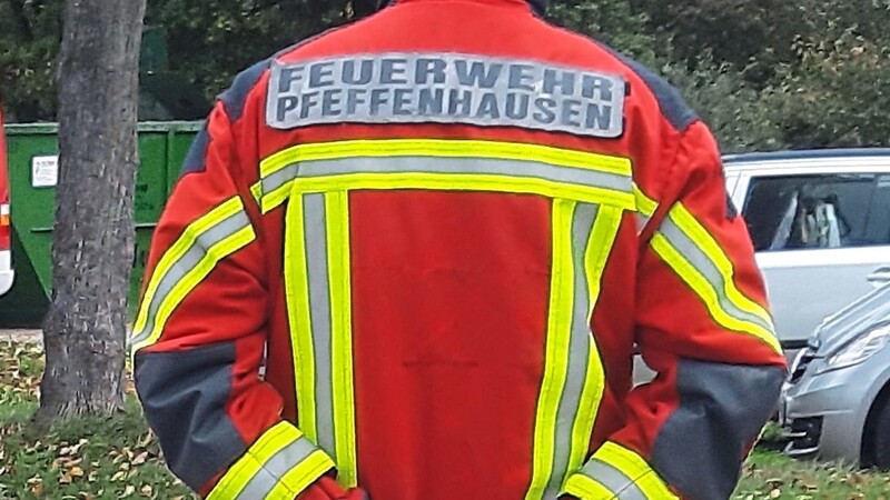 Die neuen Schutzjacken sollen optisch ähnlich zu denen der Feuerwehr Pfeffenhausen sein.