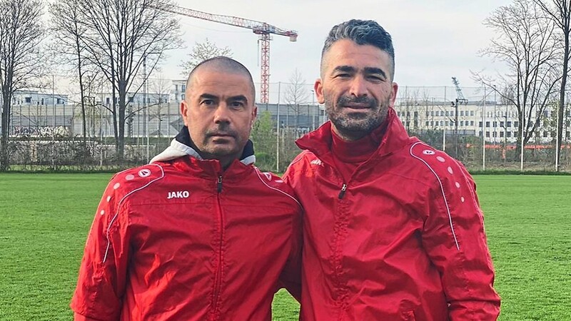 Das Trainer-Duo Yordan Todorov (l.) und Levent Öksüm soll Türk Genclik Regensburg zum Klassenerhalt führen.