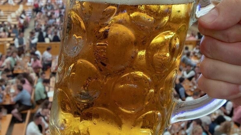 Kein Gäubodenvolksfest, kein Bier: In Straubing darf die nächsten elf Tage kein Alkohol Am Hagen und an der Bschlacht getrunken werden (Symbolbild).