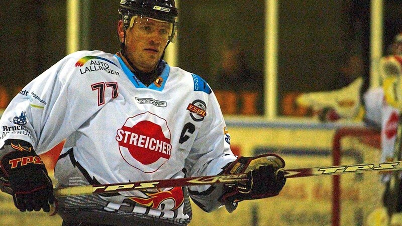 Jan Schinköthe machte sich als kompromissloser Verteidiger einen Namen im deutschen Eishockey, insgesamt drei Mal lief der "letzte DDR-Meister" (Saison 1988/89) auch für Deggendorf auf.