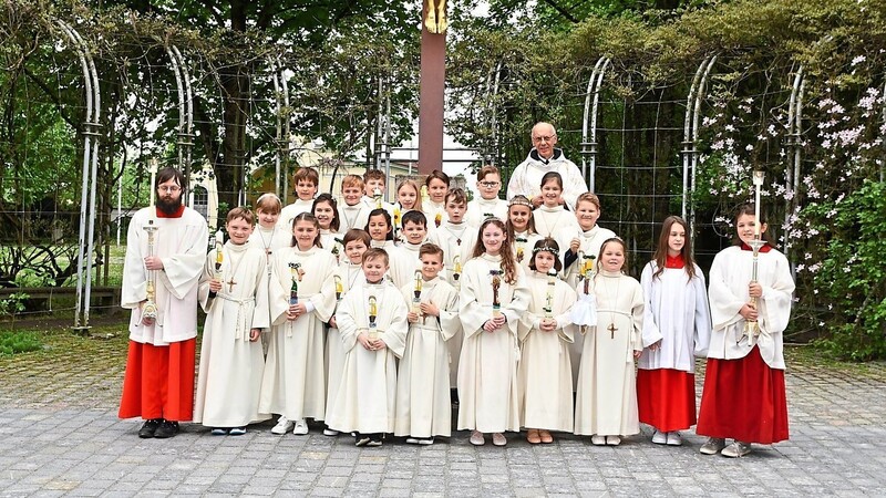 22 Kinder feierten um 9 Uhr die Erstkommunion.
