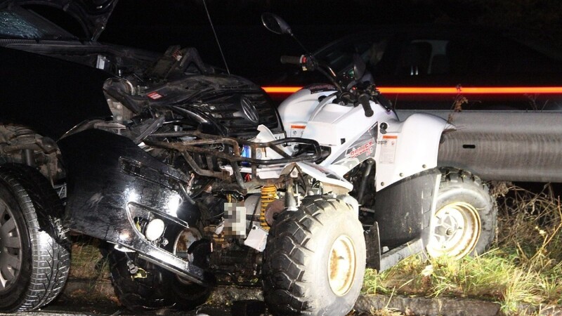 Auf der B8 bei Regensburg sind am Donnerstagmorgen ein Auto und ein Quad zusammengestoßen. Der Quadfahrer wurde dabei so schwer verletzt, dass er später im Krankenhaus starb.
