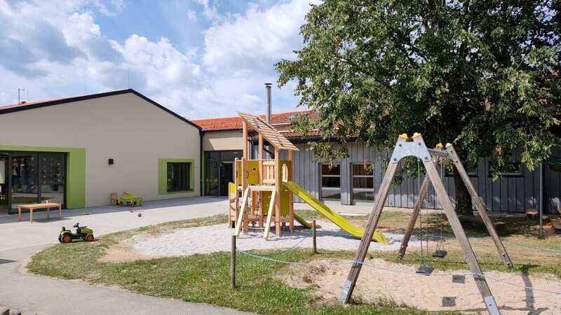 Pünktlich zum Tag der offenen Tür des Kinderhauses der Gemeinde Gleißenberg wurden Außenspielgeräte für Kindergarten und Kinderkrippe fertig montiert.
