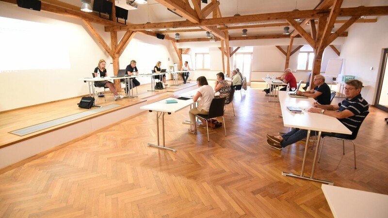 Der Bau- und Umweltausschuss tagte wie alle anderen Ausschüsse des Stadtrates im Saal der Volkshochule Vilsbiburg.