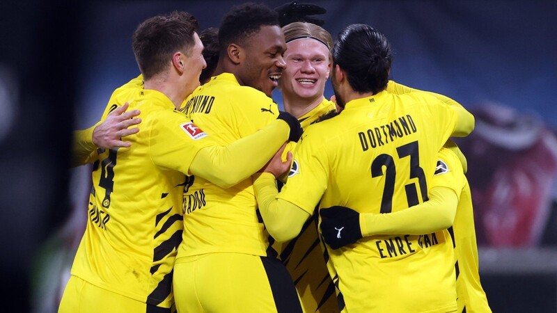 Borussia Dortmund jubelt über den Auswärtserfolg in Leipzig.