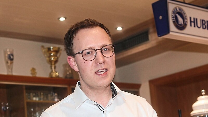 Florian Hölzl stellte sich beim Wahlkampfauftakt als Bürgermeisterkandidat des CSU-Ortsverbandes Pfeffenhausen vor.