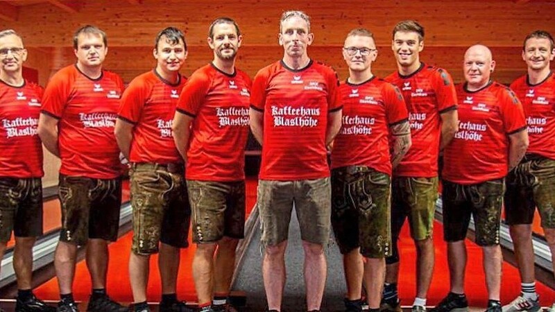 Das Team des SKK Eschlkam will sich von Möhrfelden nicht die Lederhosen ausziehen lassen.