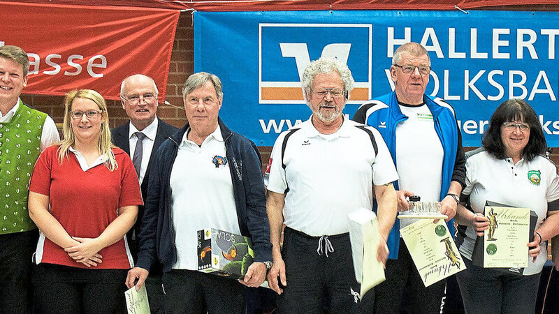 Den Siegern in den einzelnen Klassen gratulierten auch Schirmherr Bürgermeister Josef Reiser (4.v.l.) und dritter Bürgermeister Matthias Bendl (2.v.l.).