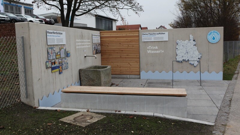 Der Wasserzweckverband Rottenburger Gruppe geht mit gutem Beispiel voran und hat einen öffentlichen Trinkwasserbrunnen ("Refill Station") geschaffen.