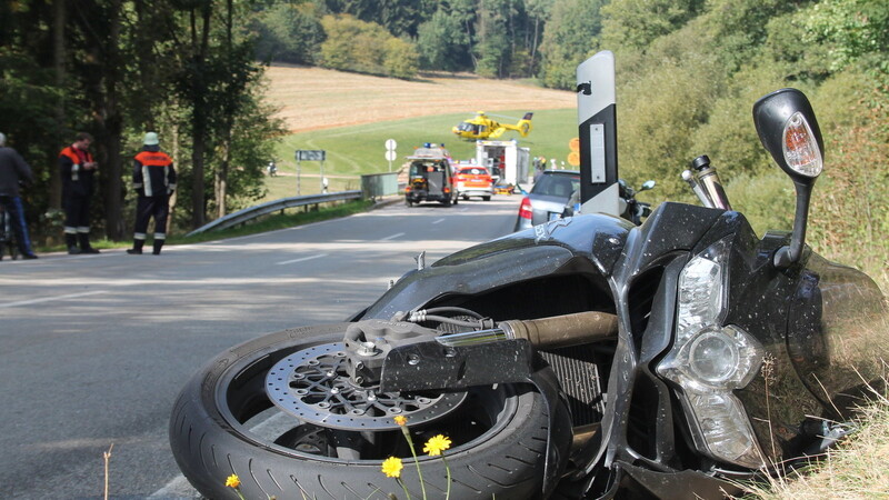 Bei der Ortschaft Mietnach kam eine Motorradfahrerin zum Sturz, wobei sie sich Verletzungen zuzog.