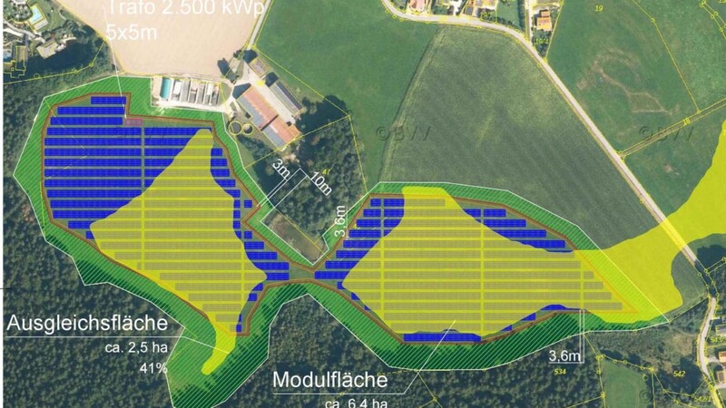 Auf dieser Fläche in Liebenstein plant ein Investor den Bau eines Solarparks. Die gelbe Schraffierung zeigt die "Positivflächen" des städtischen Leitfadens, die blauen die geplanten Flächen des Investors. Einzelheiten des Vorhabens regelt nun ein Bauleitverfahren.