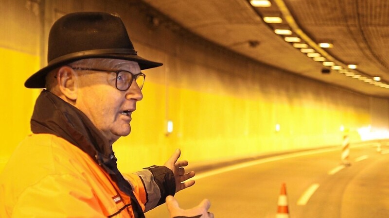 Max Drexler im B 11-Tunnel in Deggendorf: Der Bau der Einhausung im Zuge der Bundesstraßen-Verlegung war für ihn ein besonderes Erlebnis in seiner 40-jährigen Karriere.