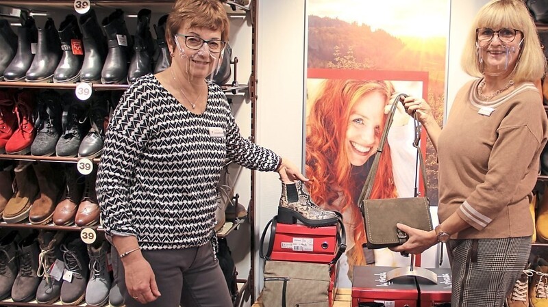 Brigitte Schneidhuber und Annette Irber haben kein Problem mit den Kunden.