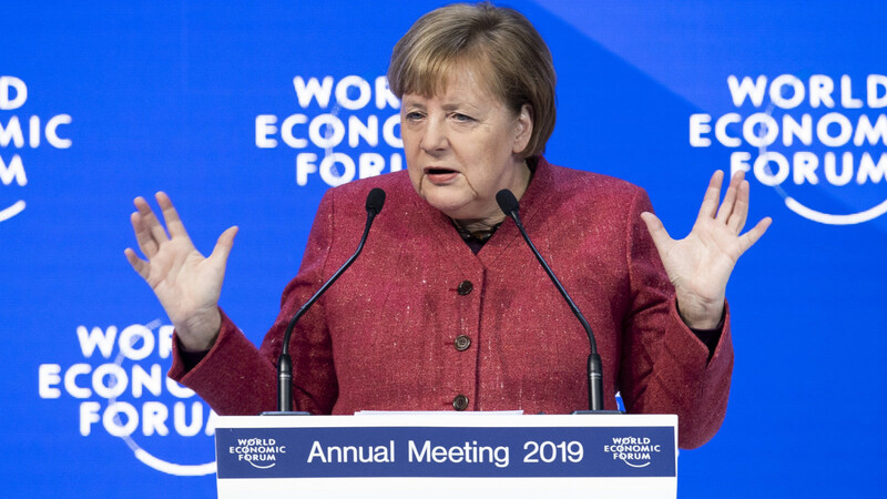 Bundeskanzlerin Angela Merkel spricht beim Weltwirtschaftsforum in Davos.