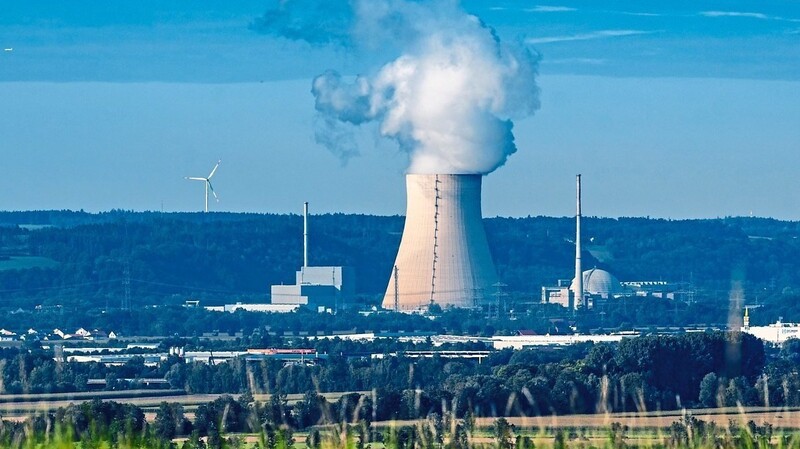 Geht das Atomkraftwerk Isar 2 in die Verlängerung? Der niederbayerische Bezirkstag sagt mehrheitlich "Ja !".