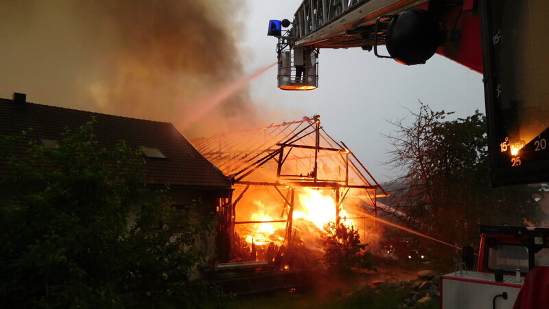 In Bad Kötzting hat ein heftiges Gewitter gewütet und Gebäude in Brand gesetzt. (Foto: Richard Richter)