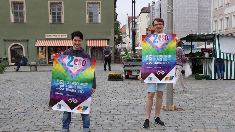 Chris Hess (links) von der Versammlungsleitung und Hauptorganisator Matthias Tobler wollen den Chrisopher Street Day dauheraft in Straubing beheimaten.