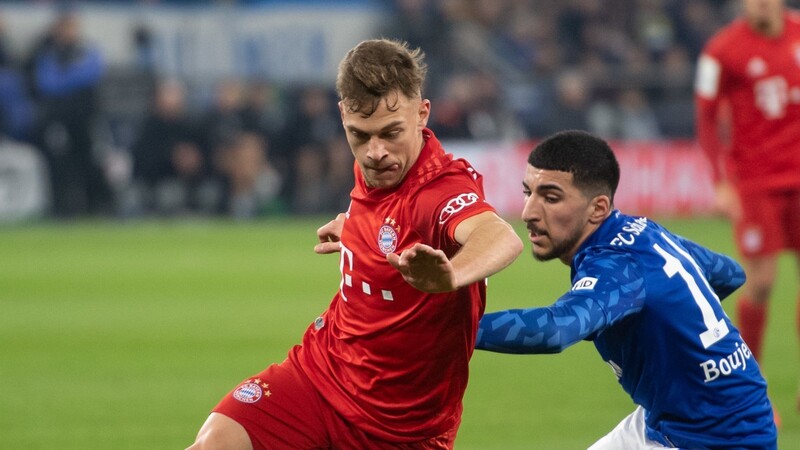Joshu Kimmich (l.) avancierte gegen Schalke zum Matchwinner des FC Bayern