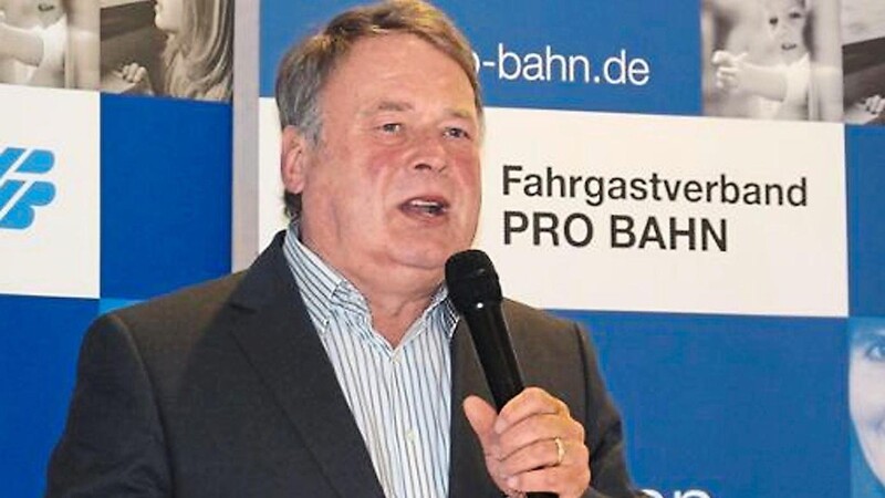 Helmut Brunner - hier bei einer Veranstaltung des Fahrgastverbands Pro Bahn - äußert sich zu den Vorwürfen der Freien Wähler.